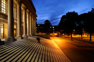 GettyImages-131529950%20college%20night_3.jpg
