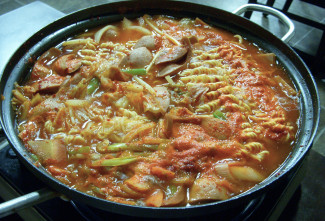 Korean.cuisine-Budae.jjigae-01.jpg